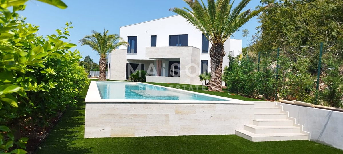 Isola di Krk, Malinska, villa di lusso all'interno di un resort con vista mare