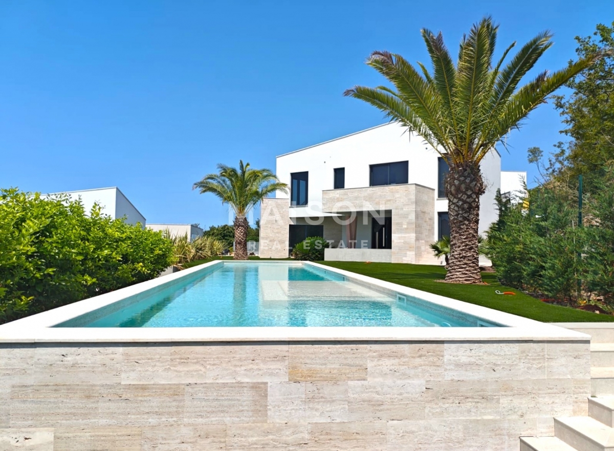 Isola di Krk, Malinska, villa di lusso all'interno di un resort con vista mare