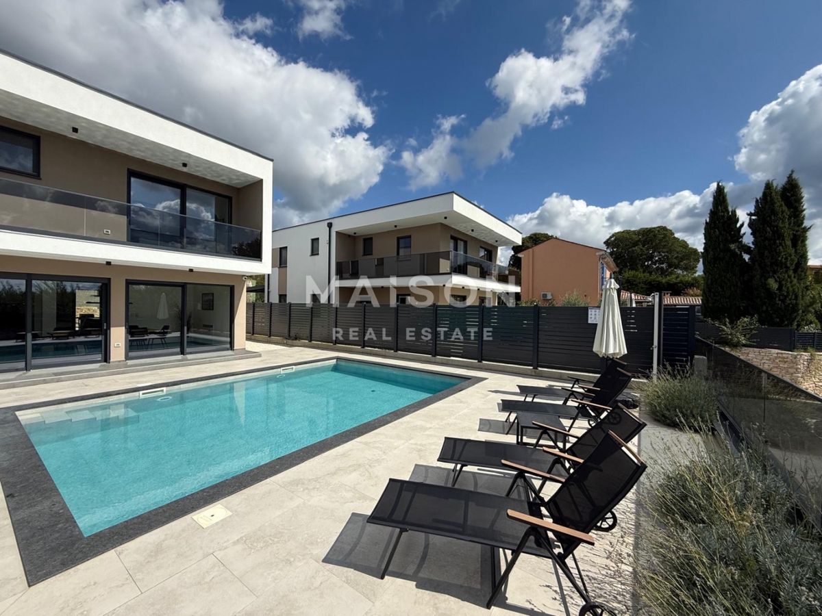 Casa Smoljanci, Svetvinčenat, 190m2