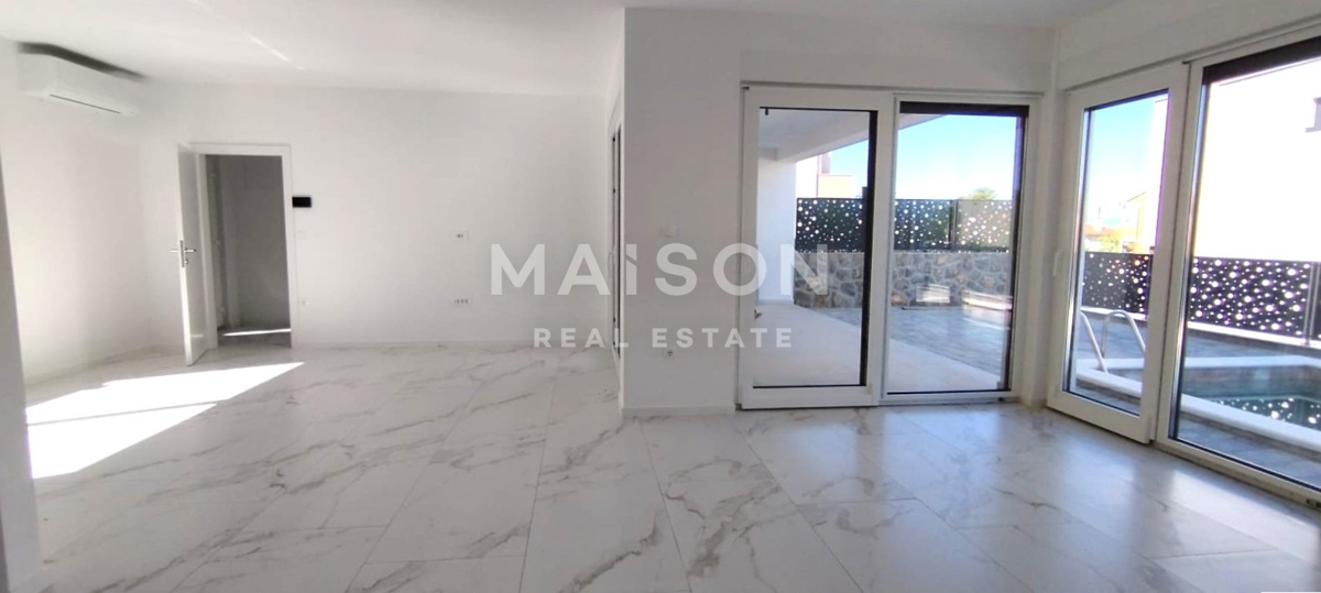 Malinska, casa bifamiliare con piscina