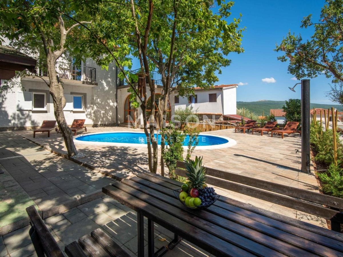 Isola di Krk, casa con piscina e vista mare