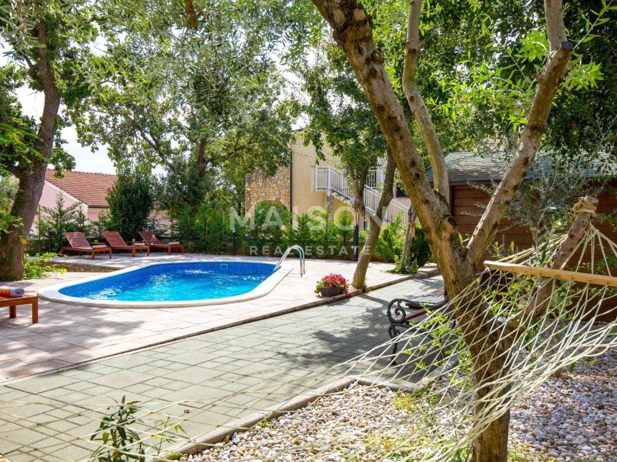 Isola di Krk, casa con piscina e vista mare