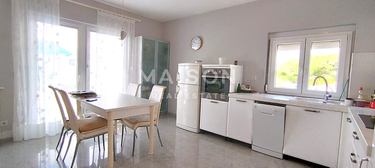 Città di Krk, casa con 3 unità abitative