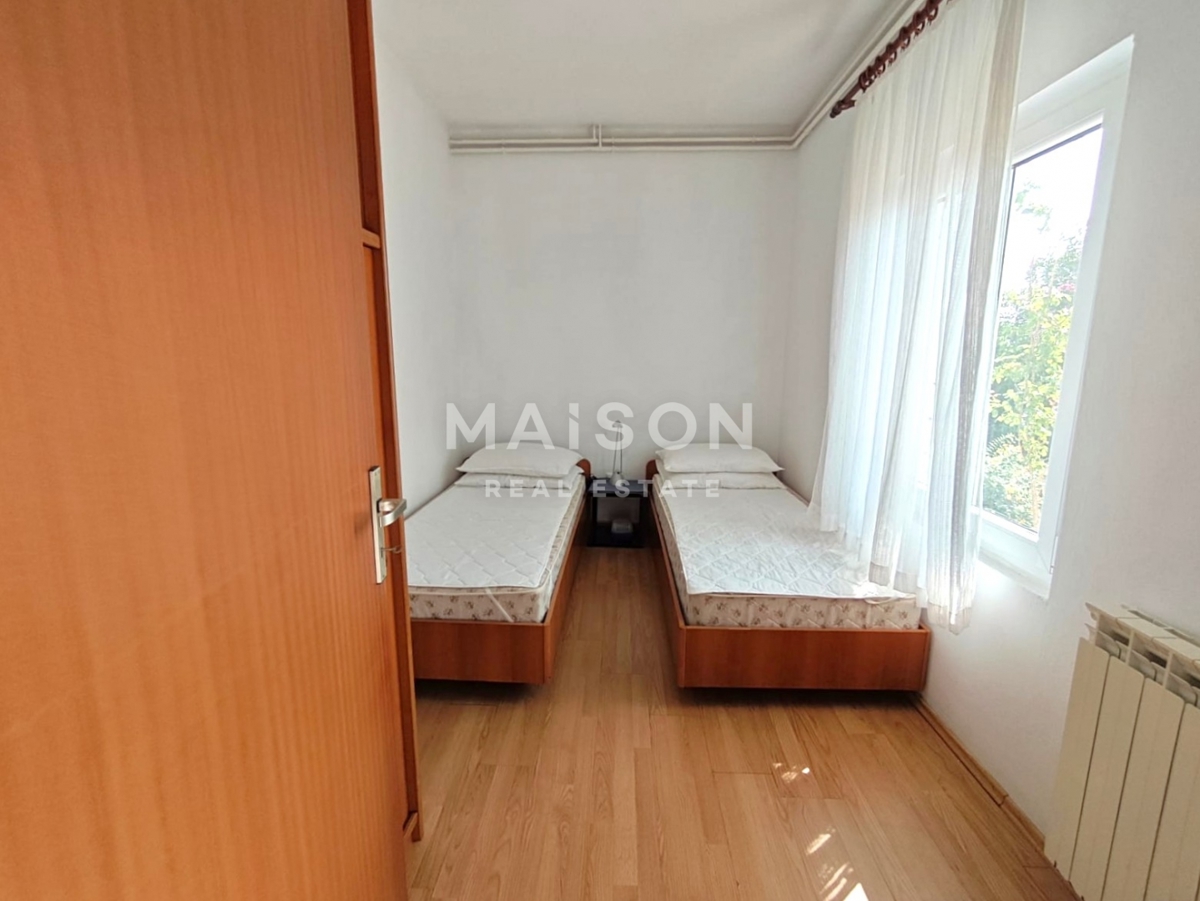 Città di Krk, casa con 3 unità abitative