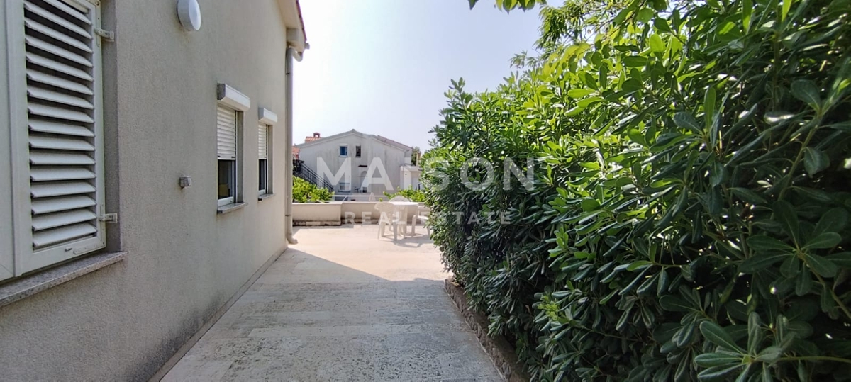 Città di Krk, casa con 3 unità abitative