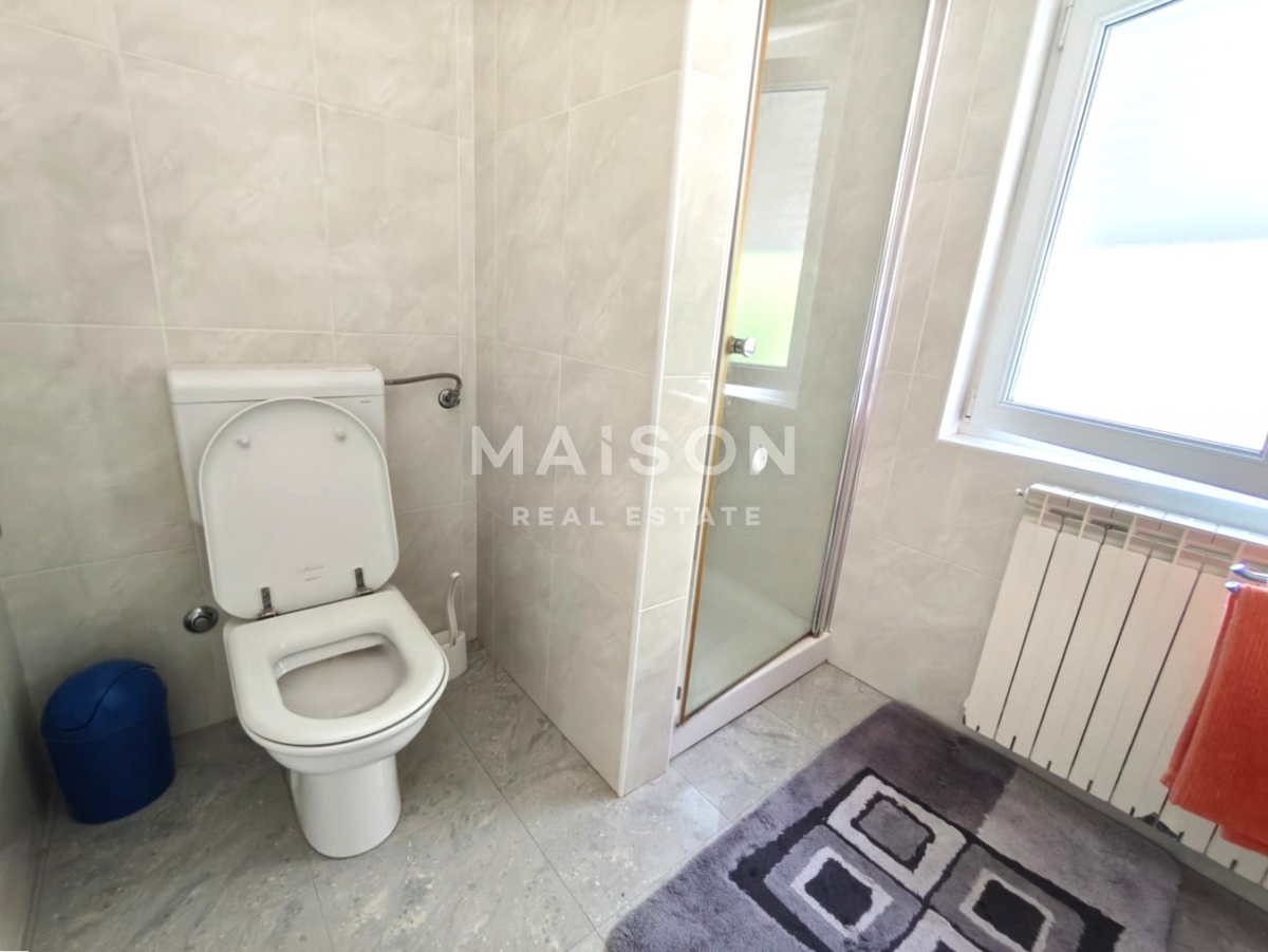 Città di Krk, casa con 3 unità abitative