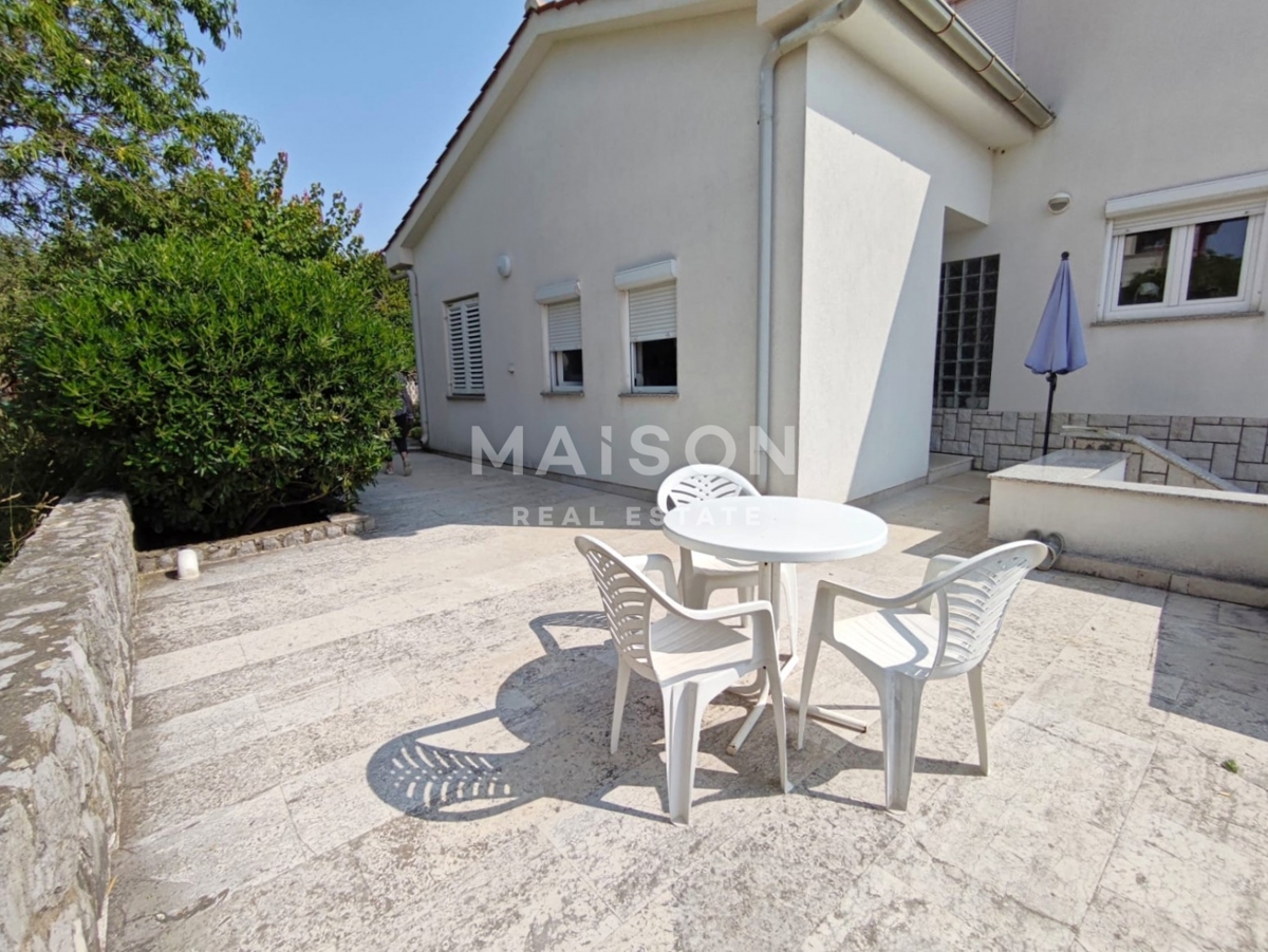 Città di Krk, casa con 3 unità abitative