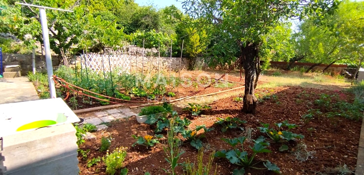 Città di Krk, casa con 3 unità abitative