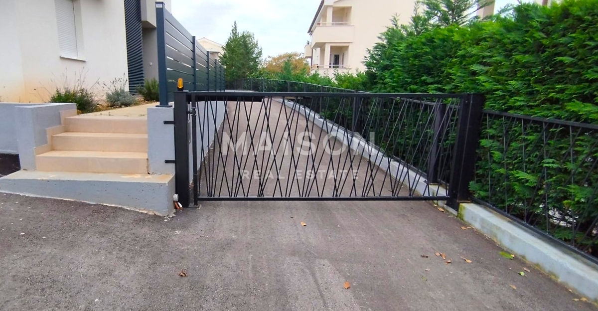 Šilo – Appartamento moderno con vista mare e piscina