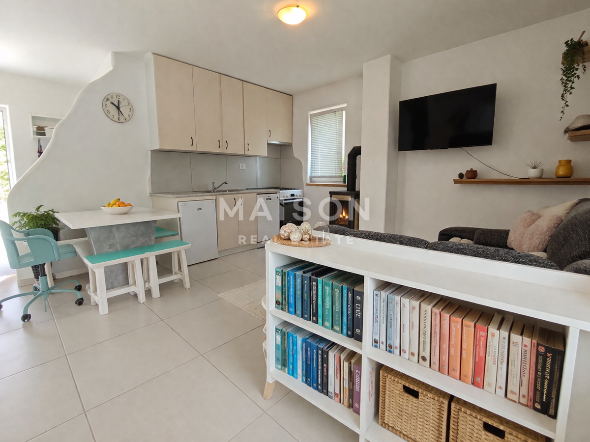 Casa indipendente su 900 m² con potenziale