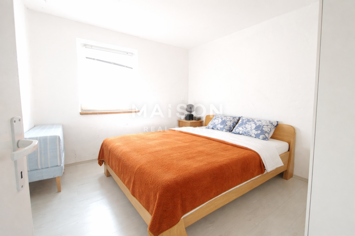 Casa indipendente su 900 m² con potenziale