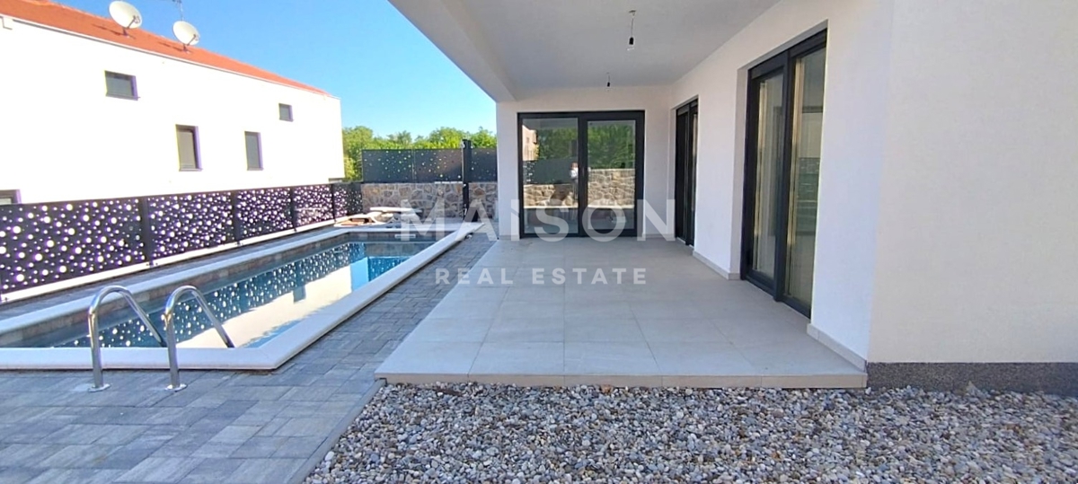Malinska, casa bifamiliare con piscina