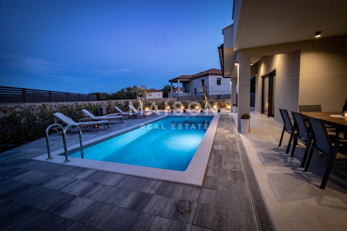 Splendida villa moderna in una posizione tranquilla vicino alla città di Krk