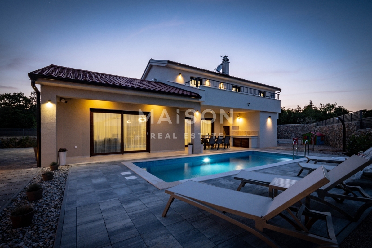Splendida villa moderna in una posizione tranquilla vicino alla città di Krk