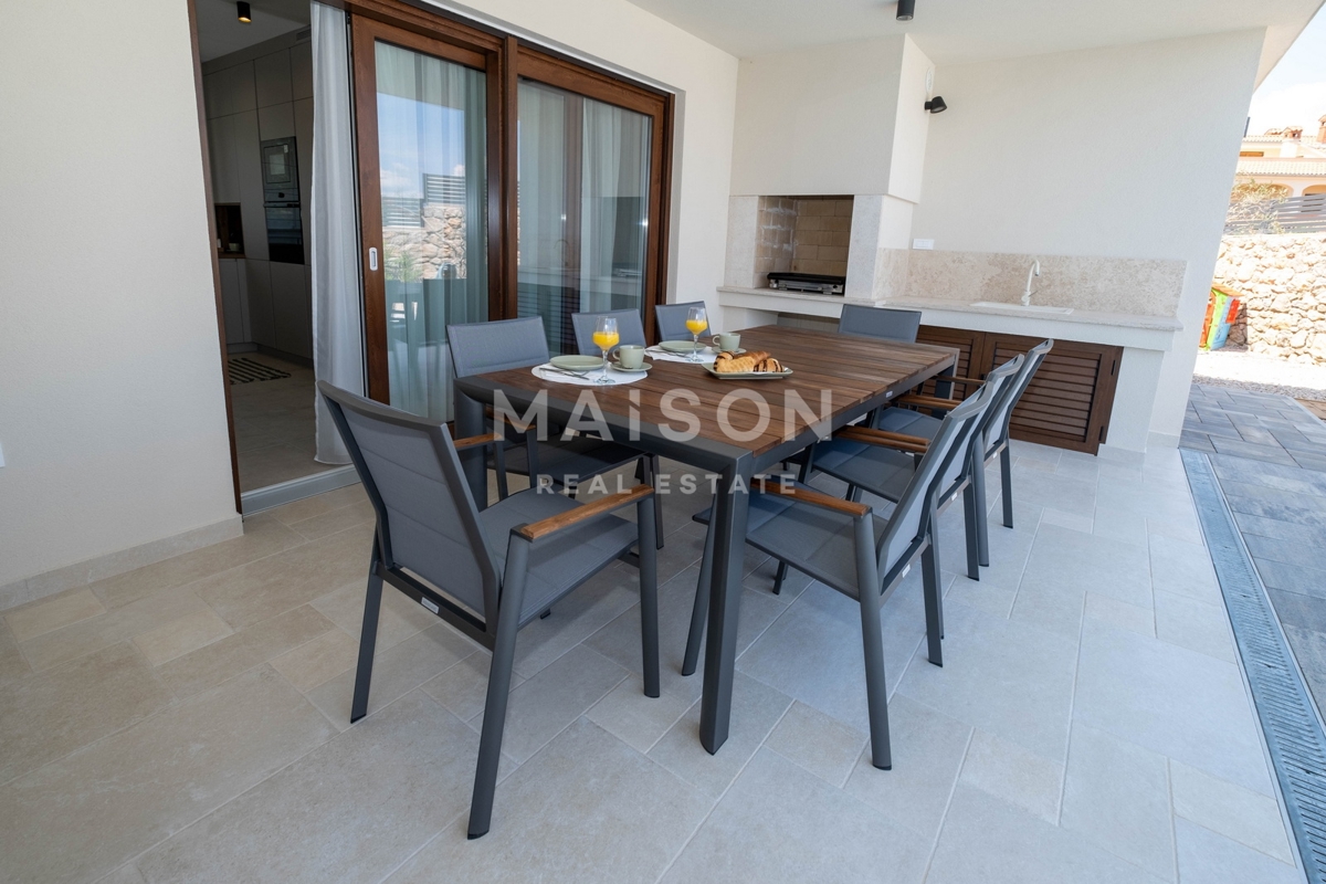 Splendida villa moderna in una posizione tranquilla vicino alla città di Krk