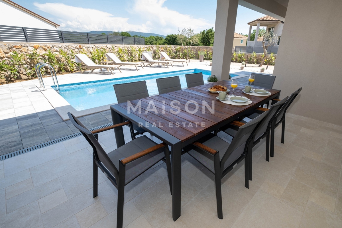 Splendida villa moderna in una posizione tranquilla vicino alla città di Krk