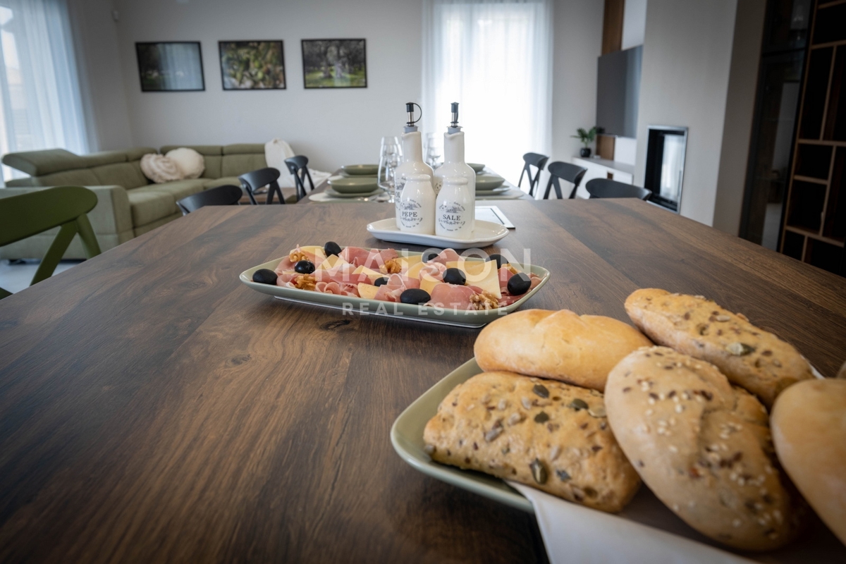 Splendida villa moderna in una posizione tranquilla vicino alla città di Krk