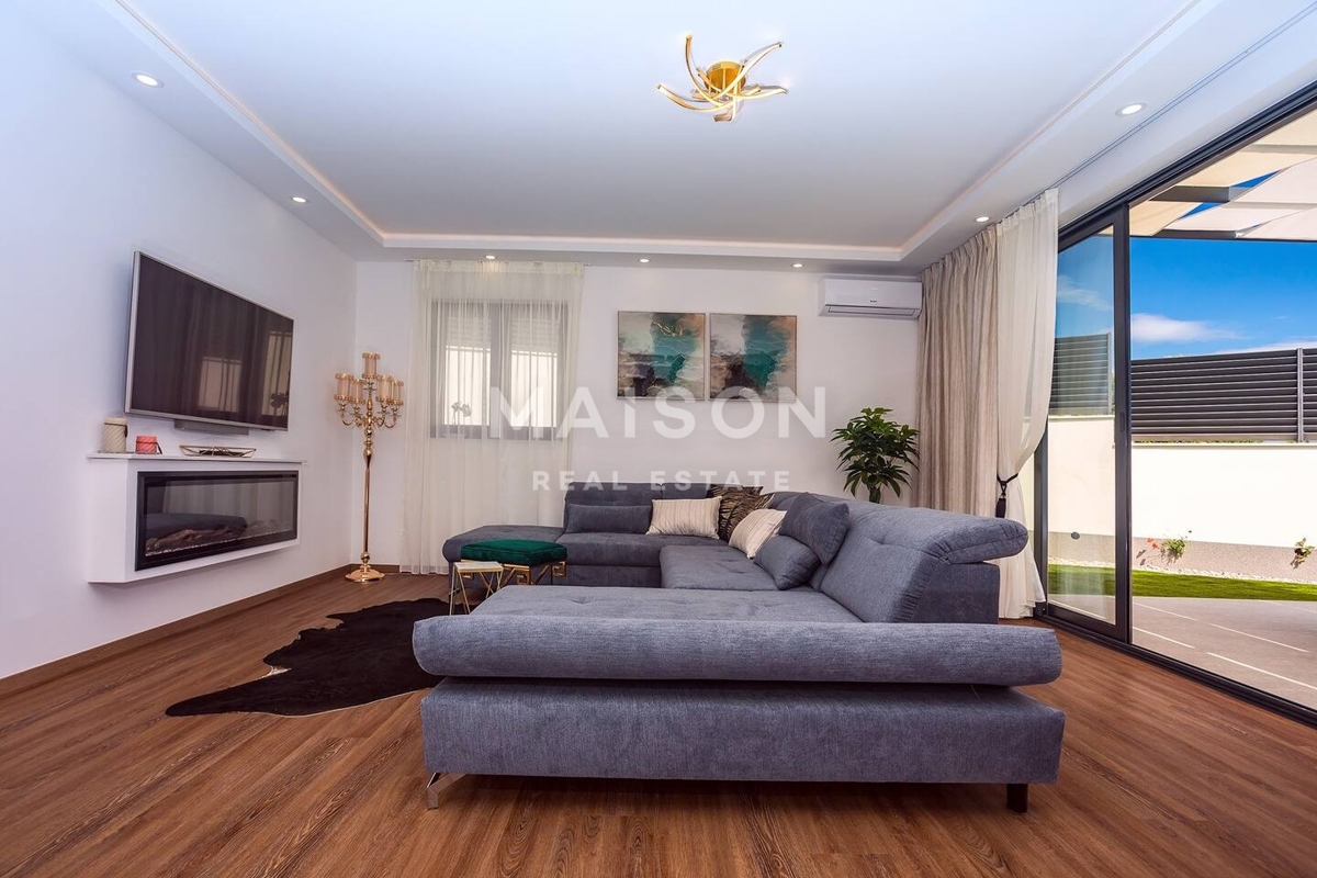 Villa Gata, Omiš, 320m2