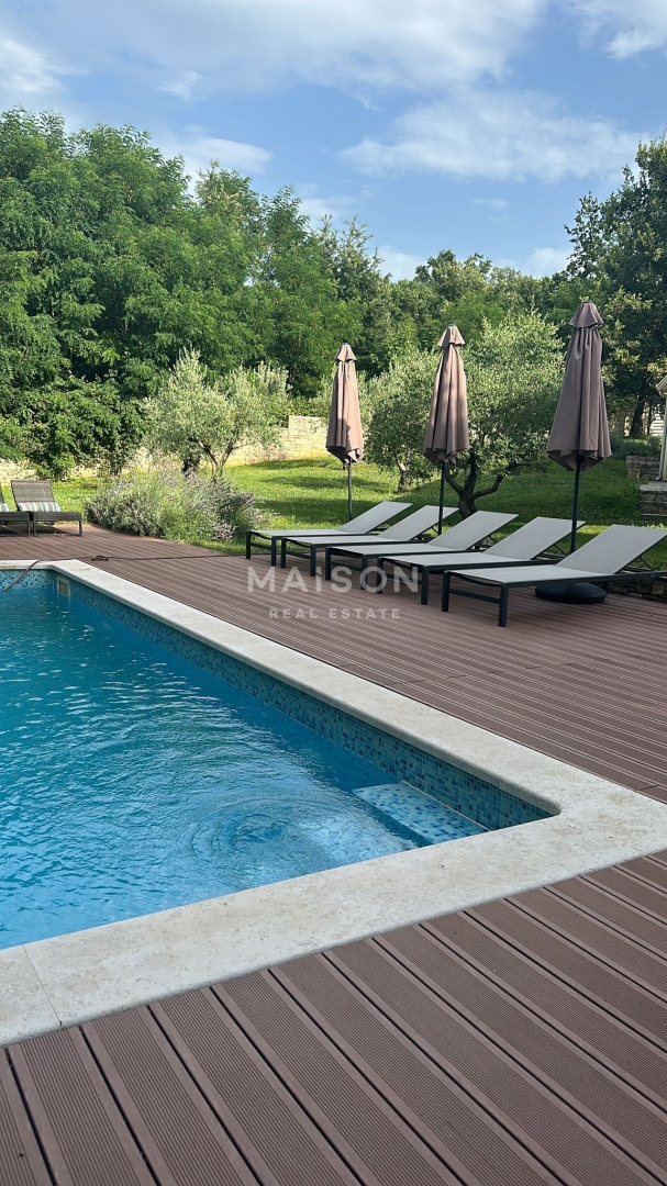 Casa con Piscina nei Dintorni di Albona su un Ampio Terreno