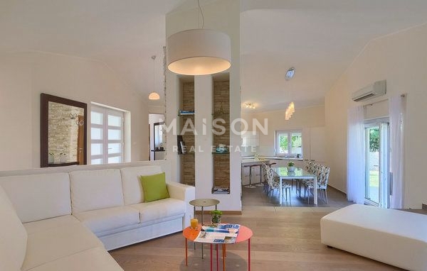 Casa con Piscina nei Dintorni di Albona su un Ampio Terreno