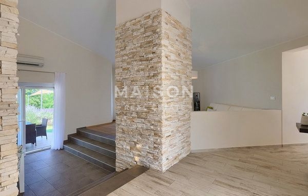 Casa con Piscina nei Dintorni di Albona su un Ampio Terreno