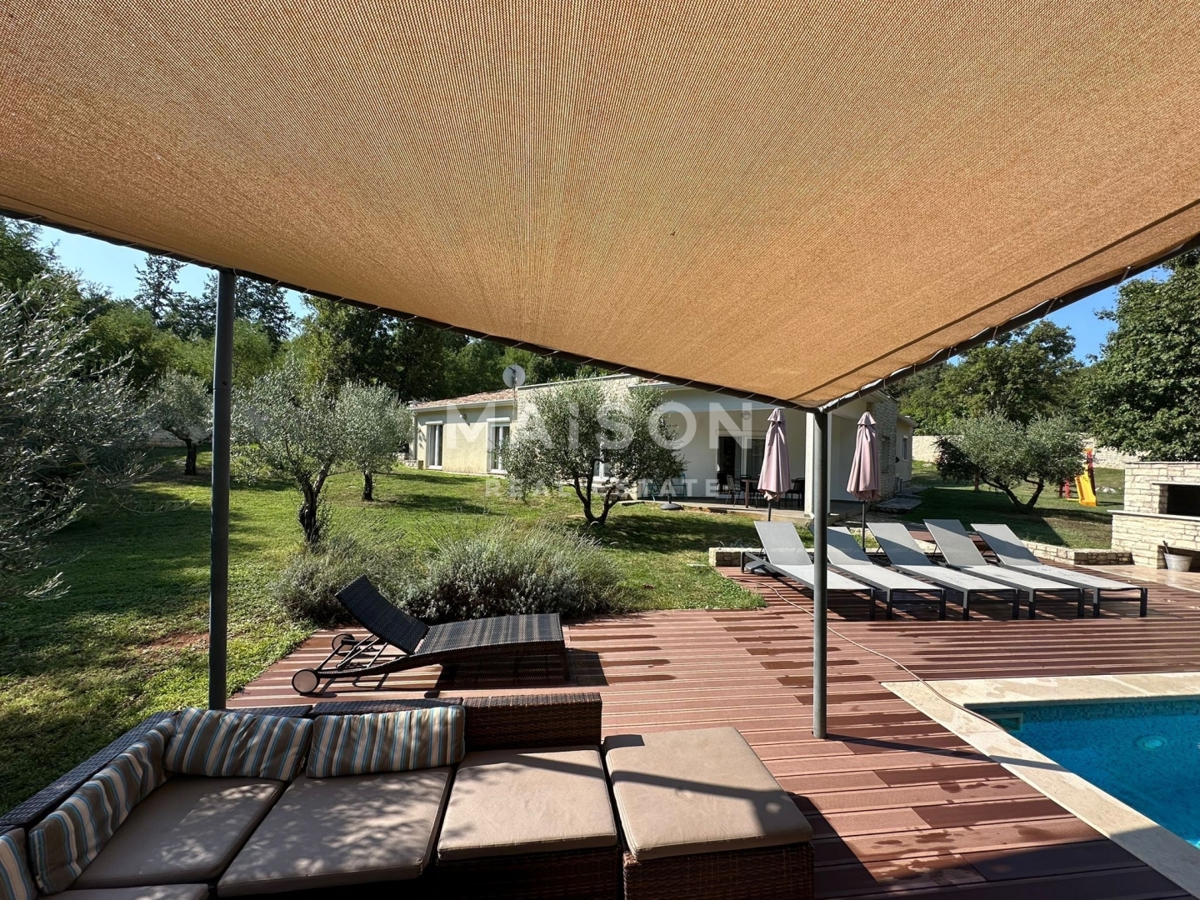 Casa con Piscina nei Dintorni di Albona su un Ampio Terreno