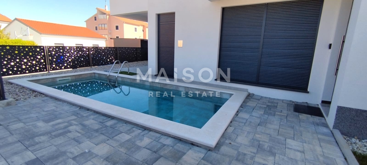 Malinska, casa bifamiliare con piscina