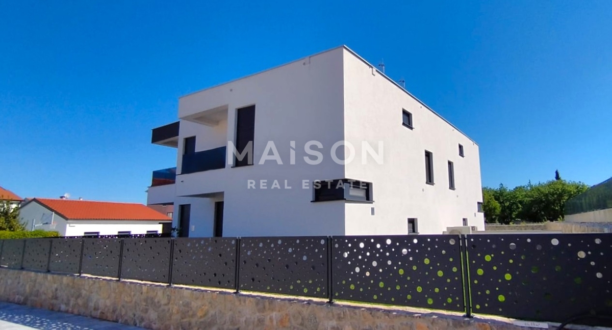 Malinska, casa bifamiliare con piscina