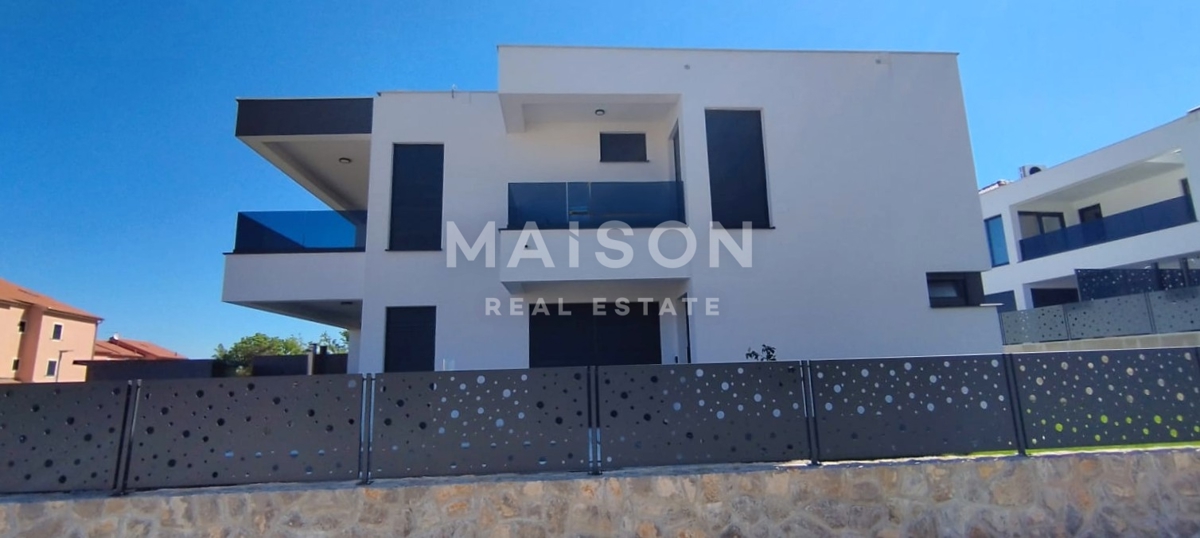 Malinska, casa bifamiliare con piscina