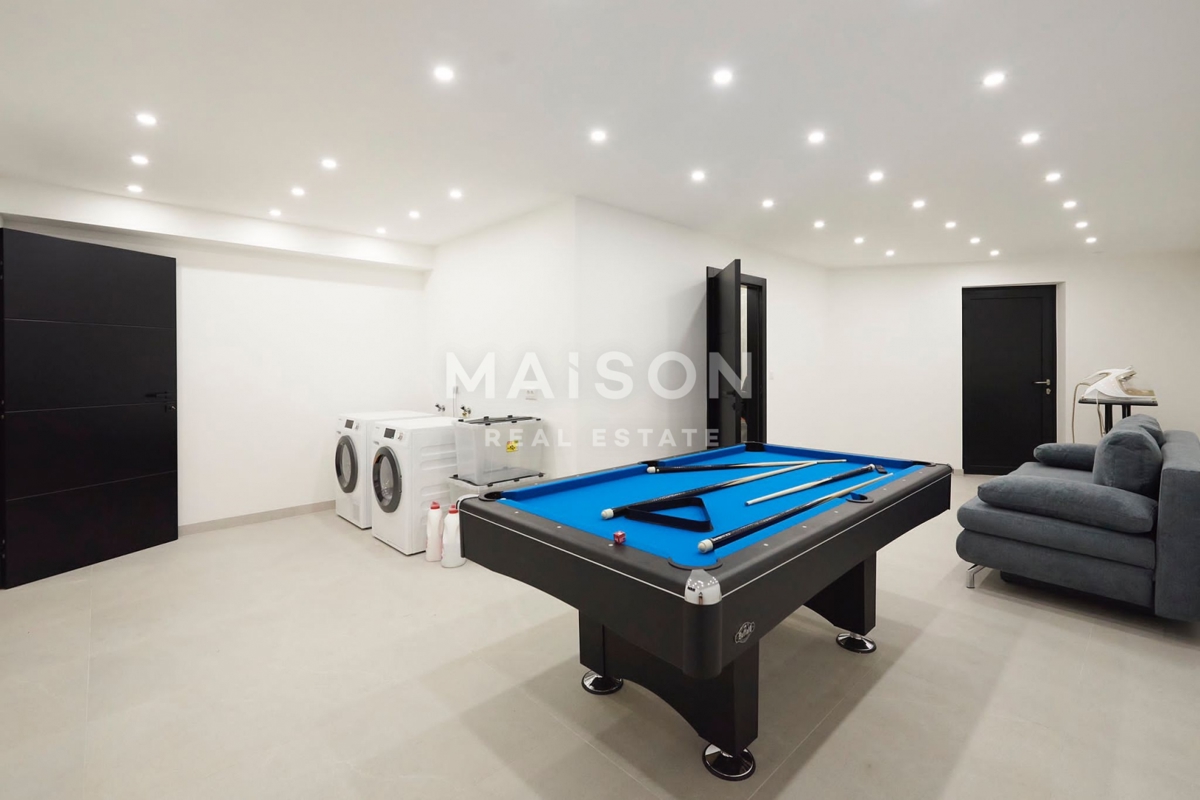 Villa Trogir, 370,09m2