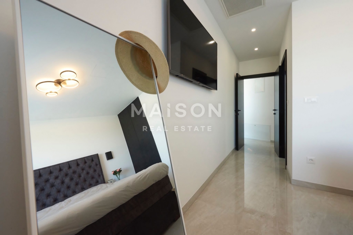 Villa Trogir, 370,09m2