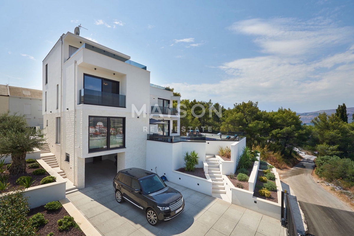Villa Trogir, 370,09m2