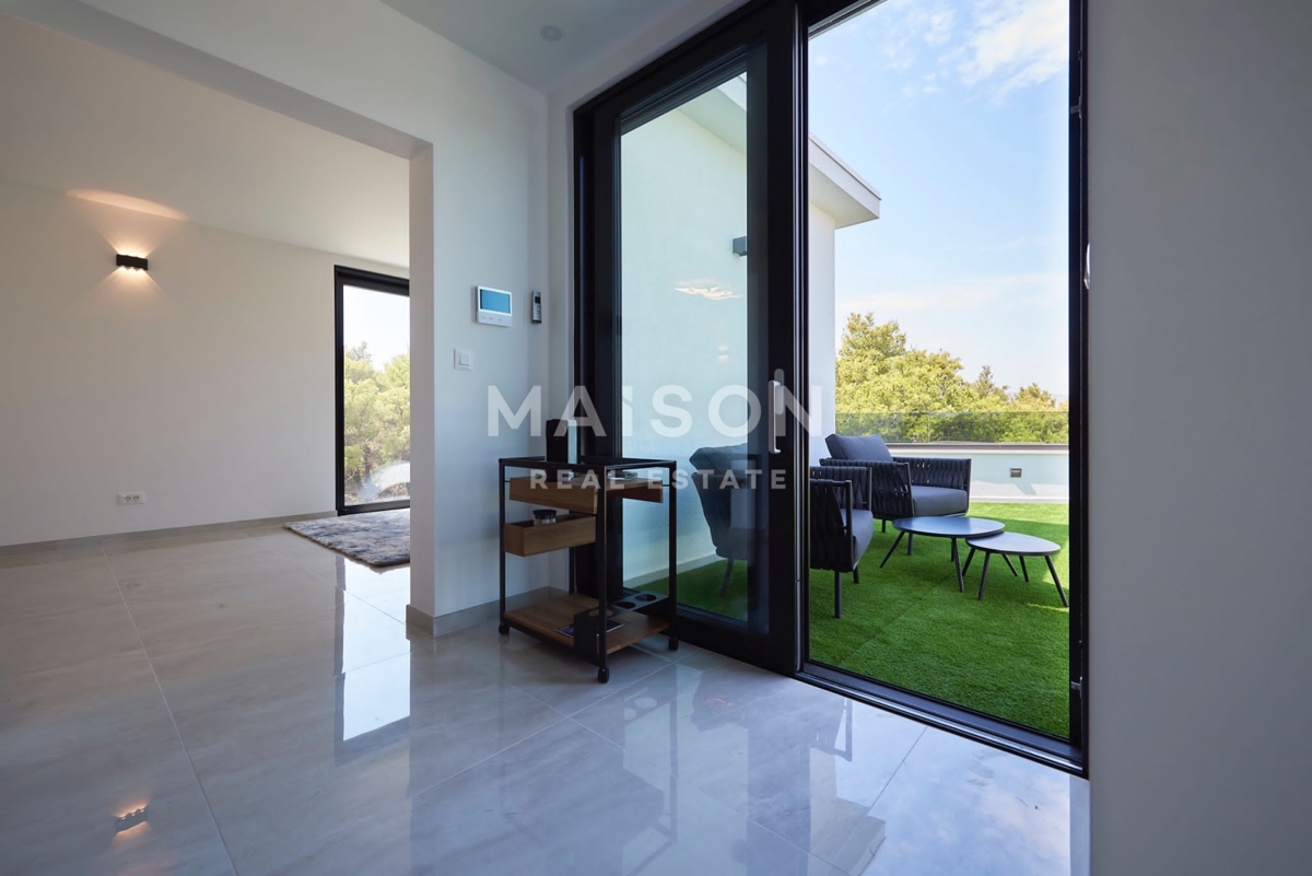Villa Trogir, 370,09m2
