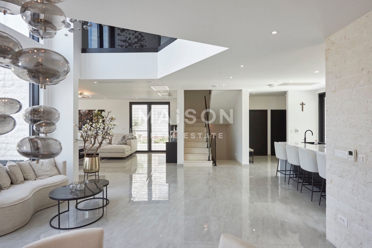 Villa Trogir, 370,09m2