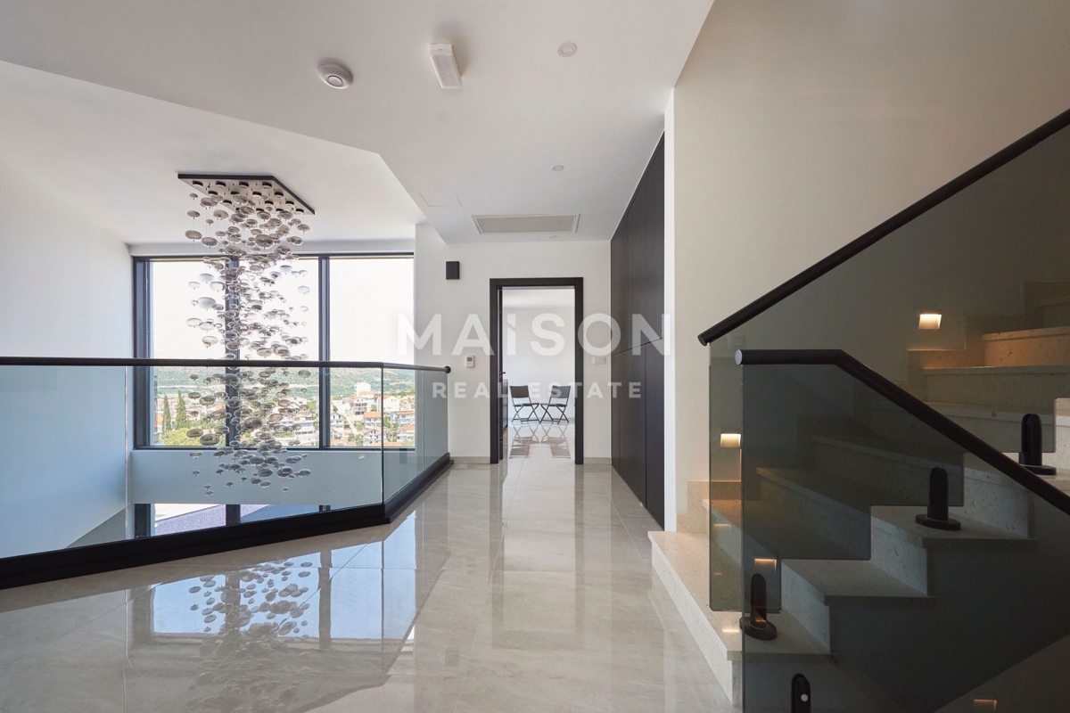 Villa Trogir, 370,09m2