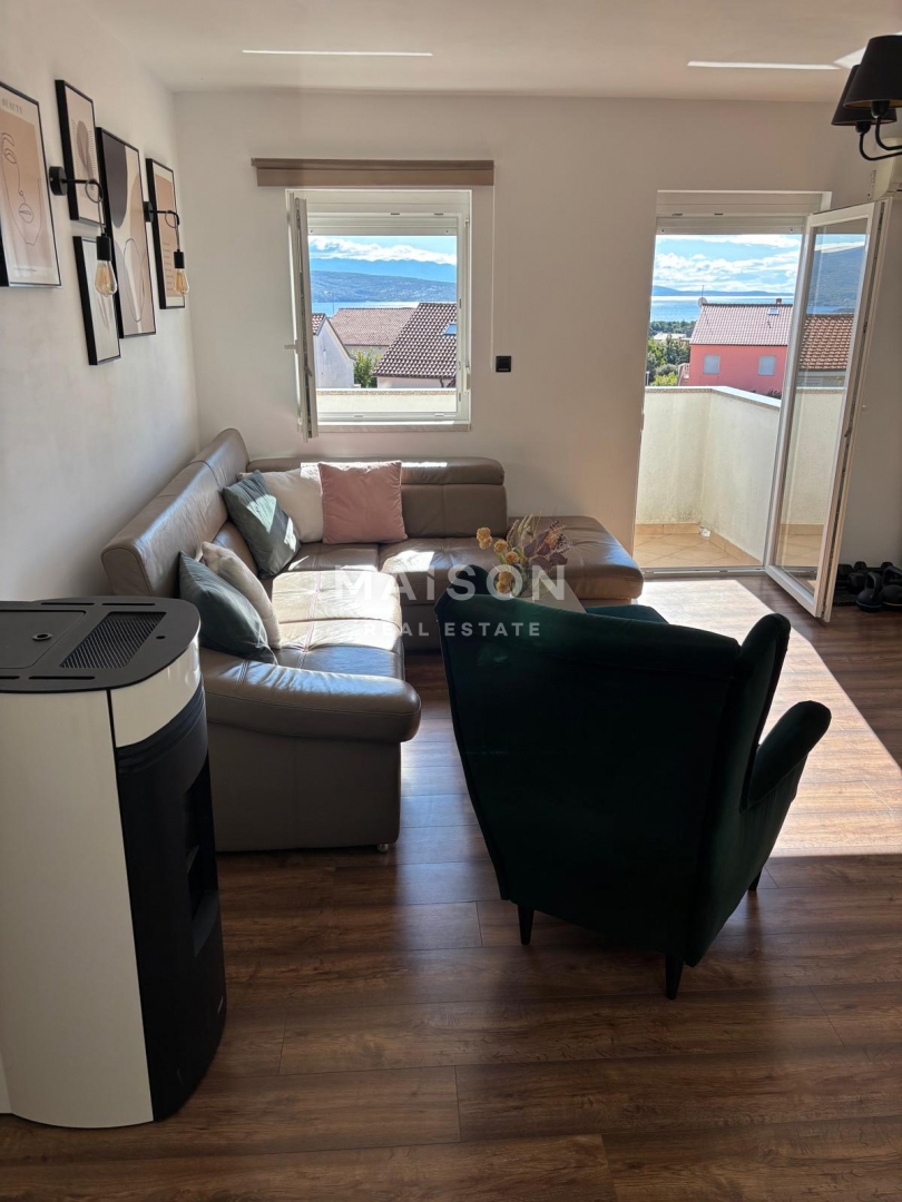 Moderno Appartamento Su Due Livelli con Terrazza sul Tetto e Vista Mare – Città di Krk