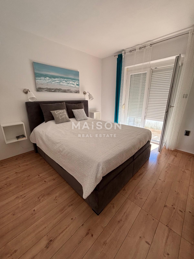 Moderno Appartamento Su Due Livelli con Terrazza sul Tetto e Vista Mare – Città di Krk