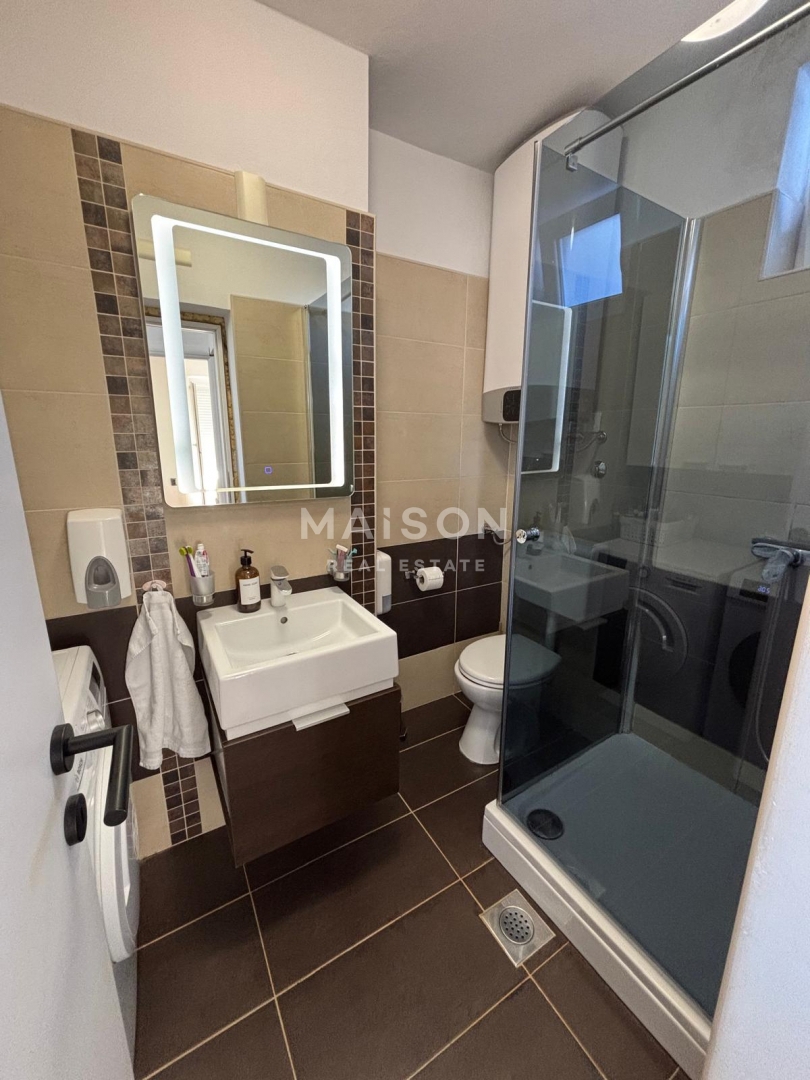 Moderno Appartamento Su Due Livelli con Terrazza sul Tetto e Vista Mare – Città di Krk