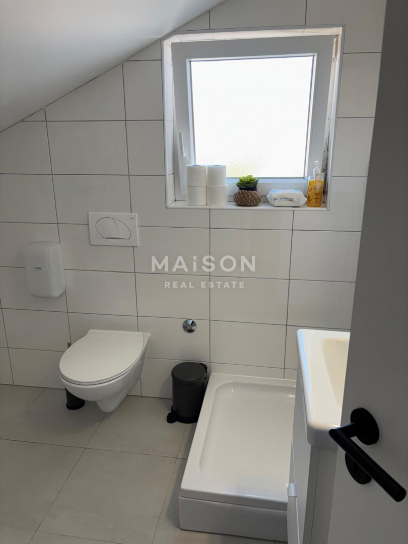 Moderno Appartamento Su Due Livelli con Terrazza sul Tetto e Vista Mare – Città di Krk