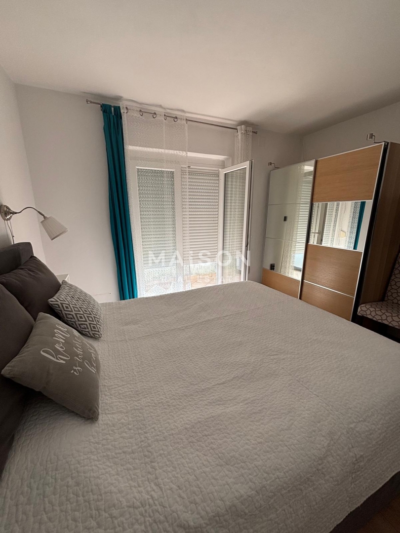 Moderno Appartamento Su Due Livelli con Terrazza sul Tetto e Vista Mare – Città di Krk