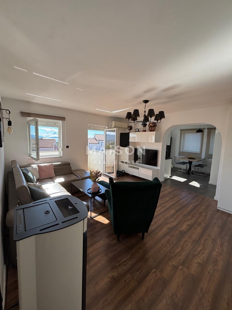 Moderno Appartamento Su Due Livelli con Terrazza sul Tetto e Vista Mare – Città di Krk