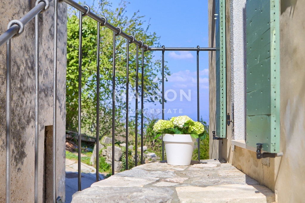 Isola di Krk, casa costiera autentica con ampio giardino