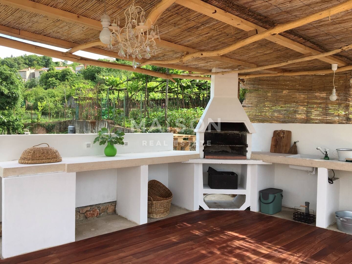Isola di Krk, casa costiera autentica con ampio giardino