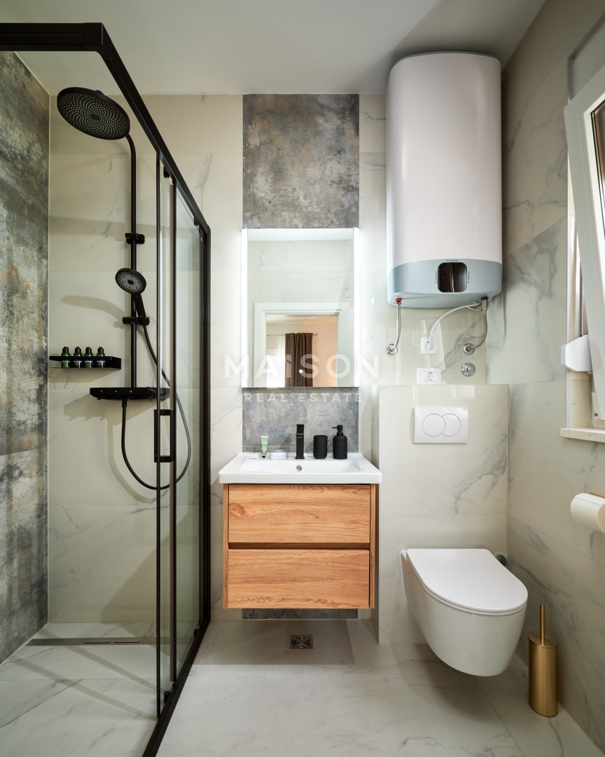 Villa Duće, Dugi Rat, 225m2