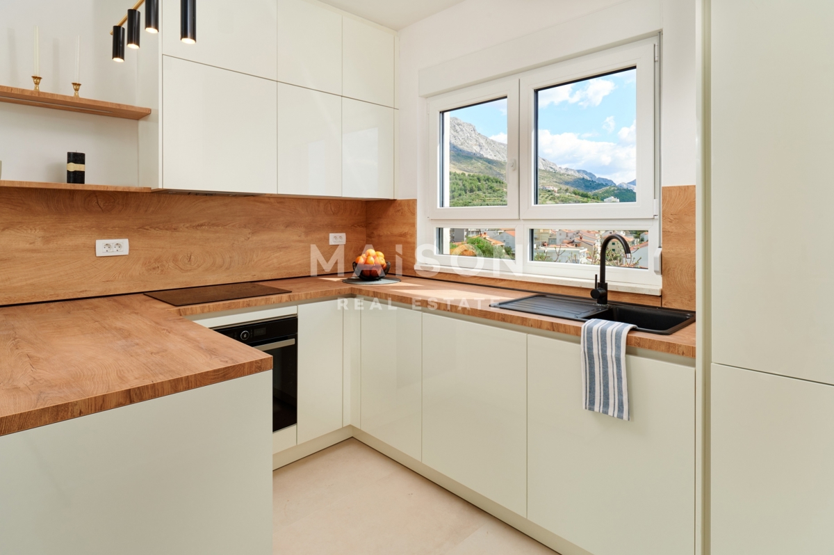 Villa Duće, Dugi Rat, 225m2