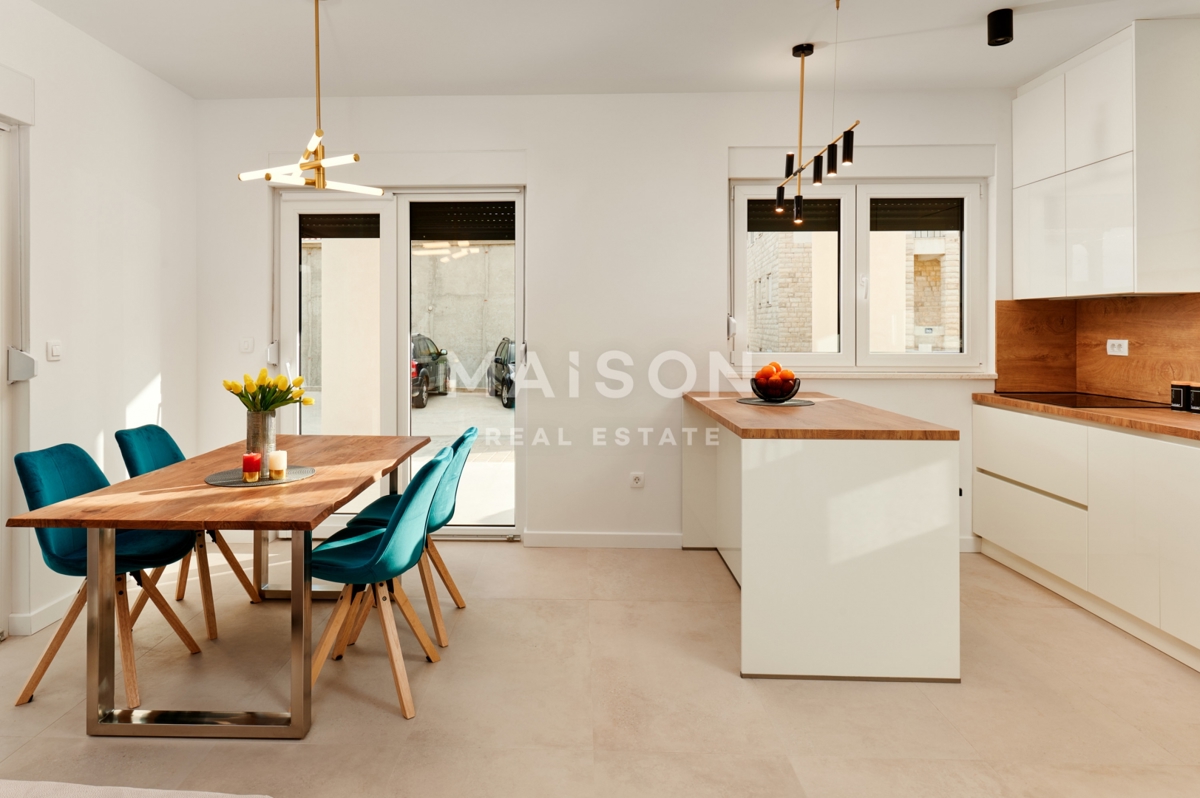 Villa Duće, Dugi Rat, 225m2