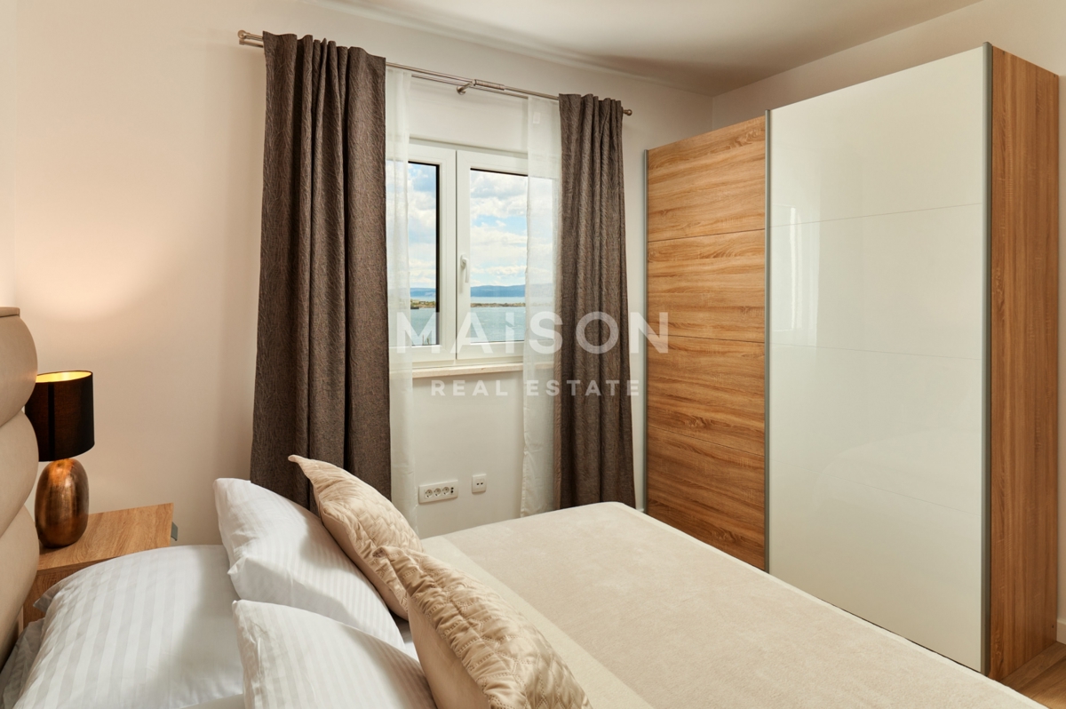 Villa Duće, Dugi Rat, 225m2