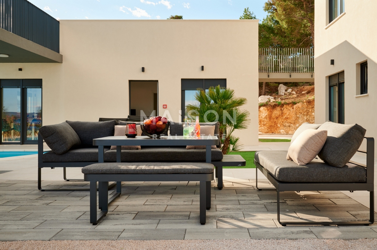 Villa Duće, Dugi Rat, 225m2