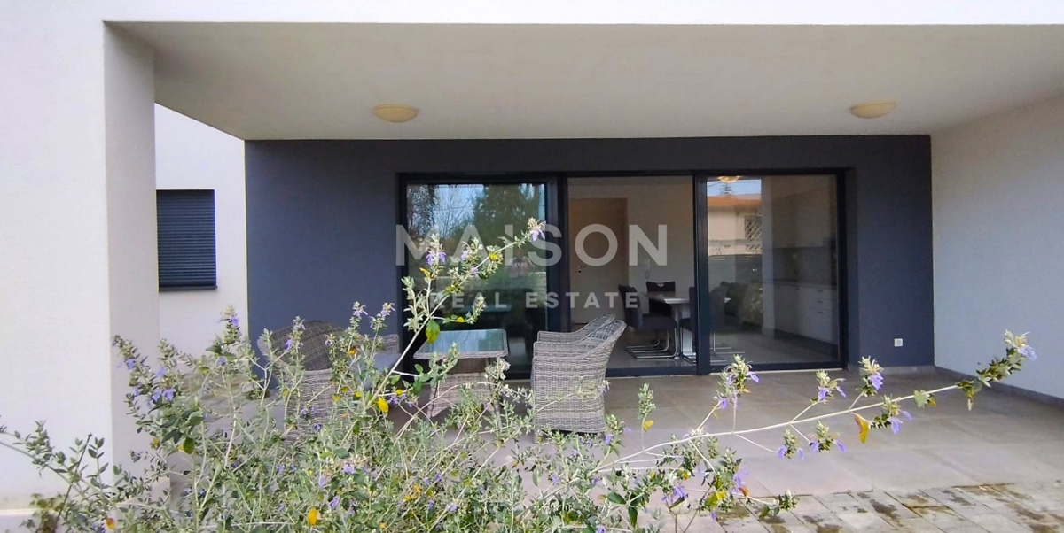 Malinska, appartamento al piano terra con giardino, a 100 m dal mare