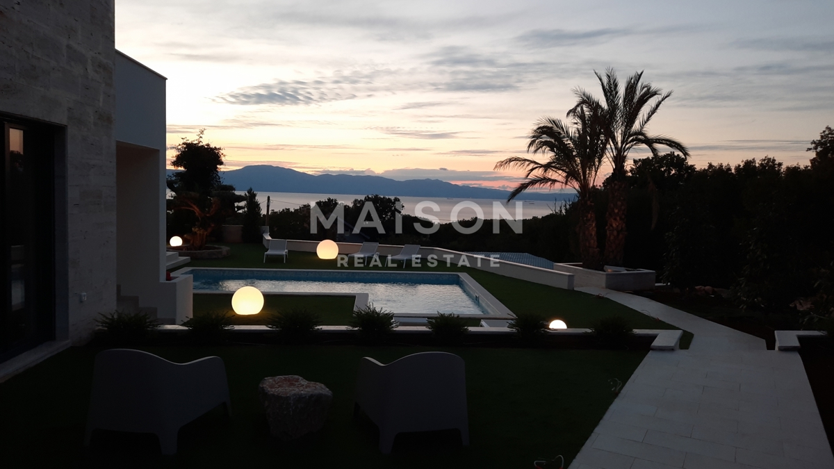 Isola di Krk, Malinska, villa di lusso con vista mare e piscina